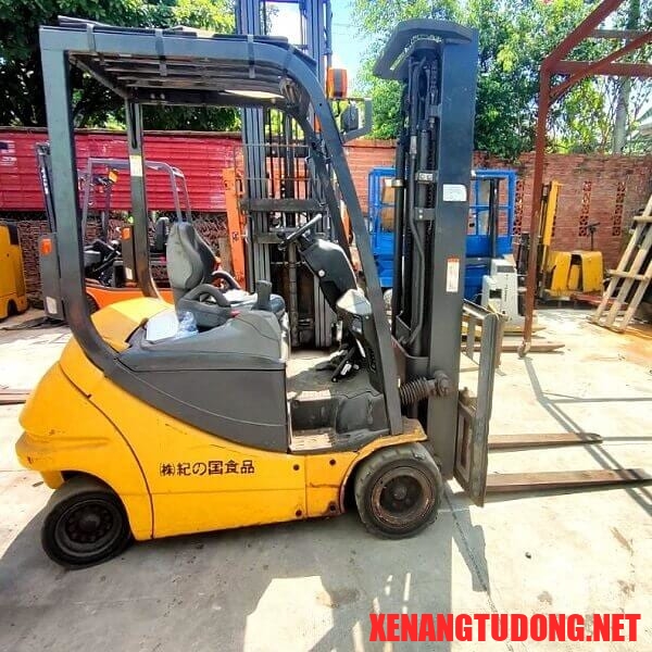 Xe nâng điện Komatsu 